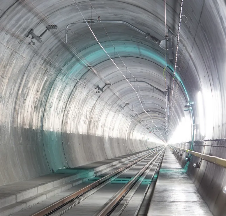 Tunneln inuti