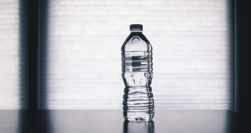 Vad är plast och hur tillverkas det